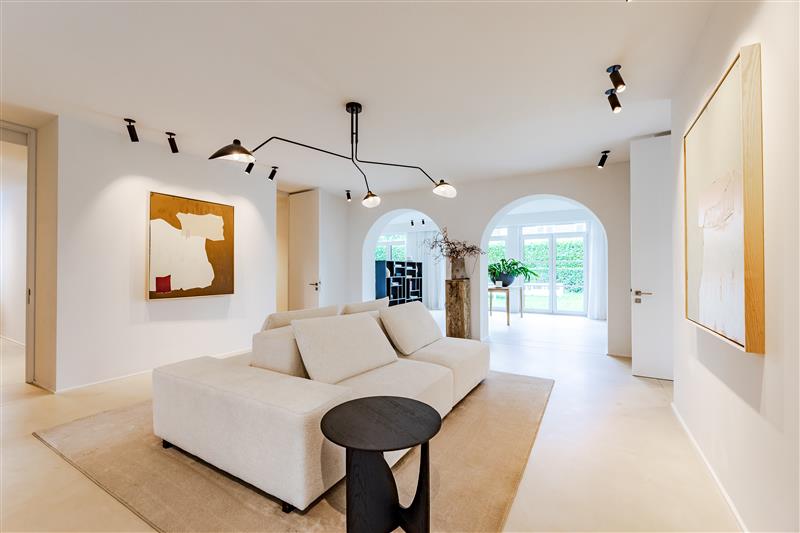 Lighting architecture in luxury homes