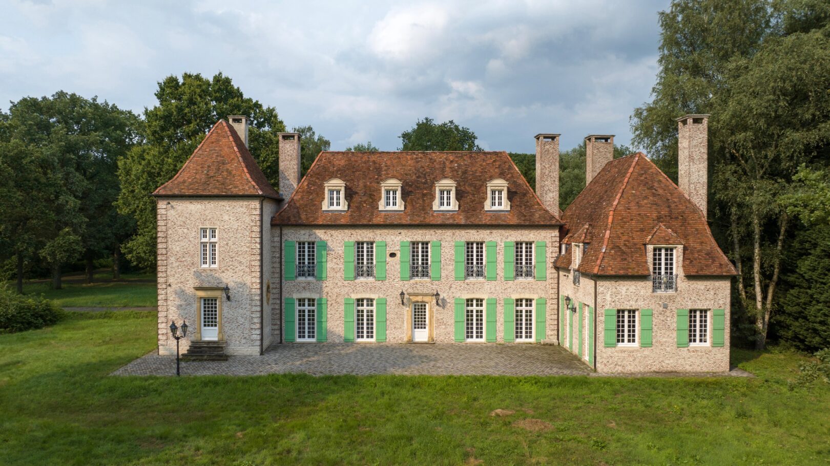 https://www.christiesrealestatebelgium.be/wp-content/uploads/properties/7915375/7915375_5_20260430121647.jpg