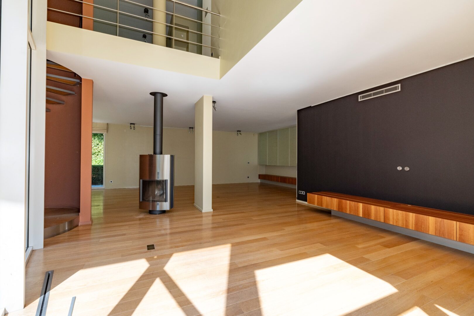 5 Bedroom Villa/Townhouse's Image 3