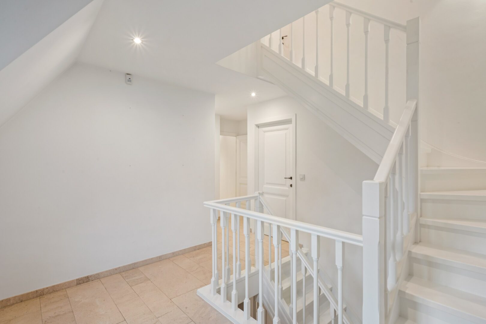 6 Bedroom Villa/Townhouse's Image 12