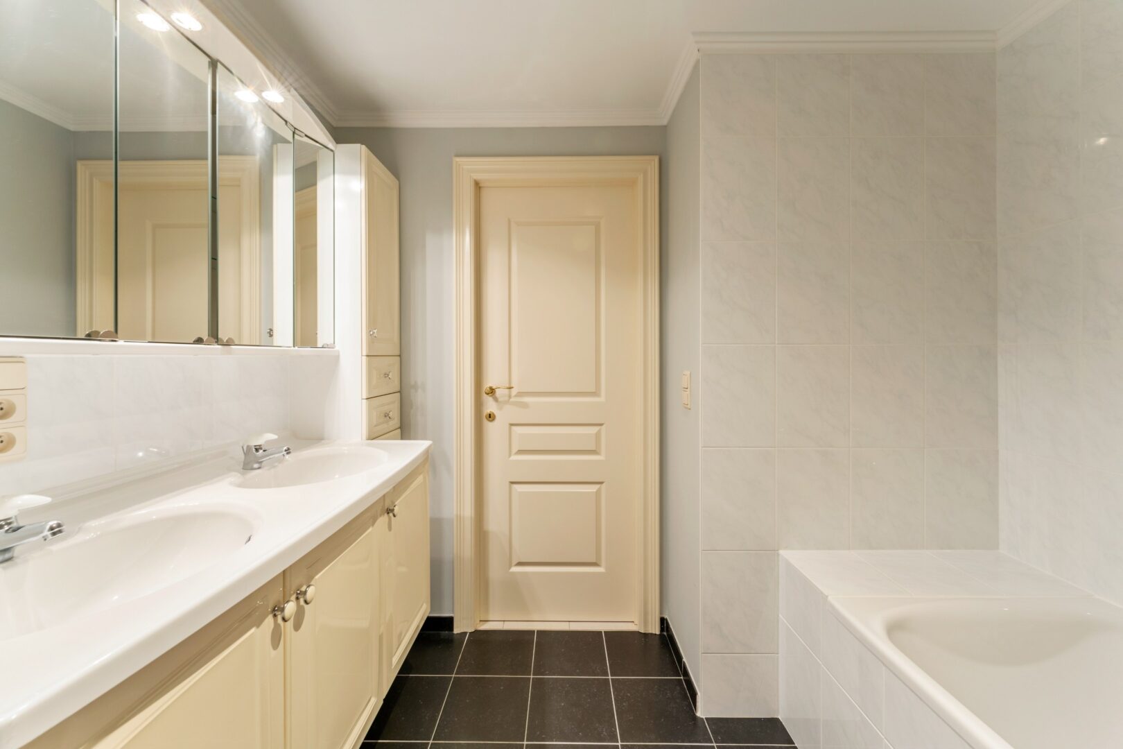 4 Bedroom Villa/Townhouse's Image 6