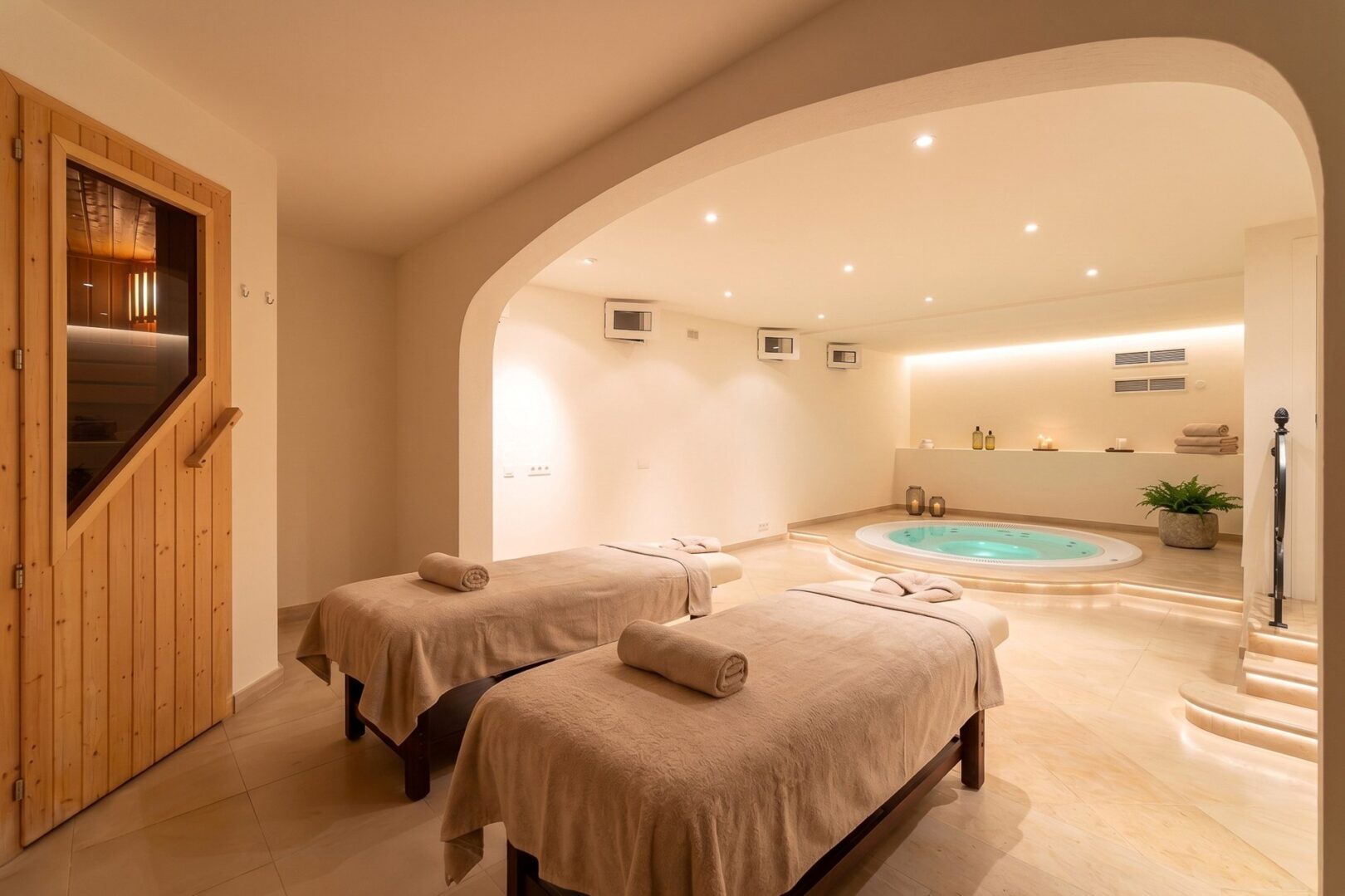 6 Bedroom Villa/Townhouse's Image 17