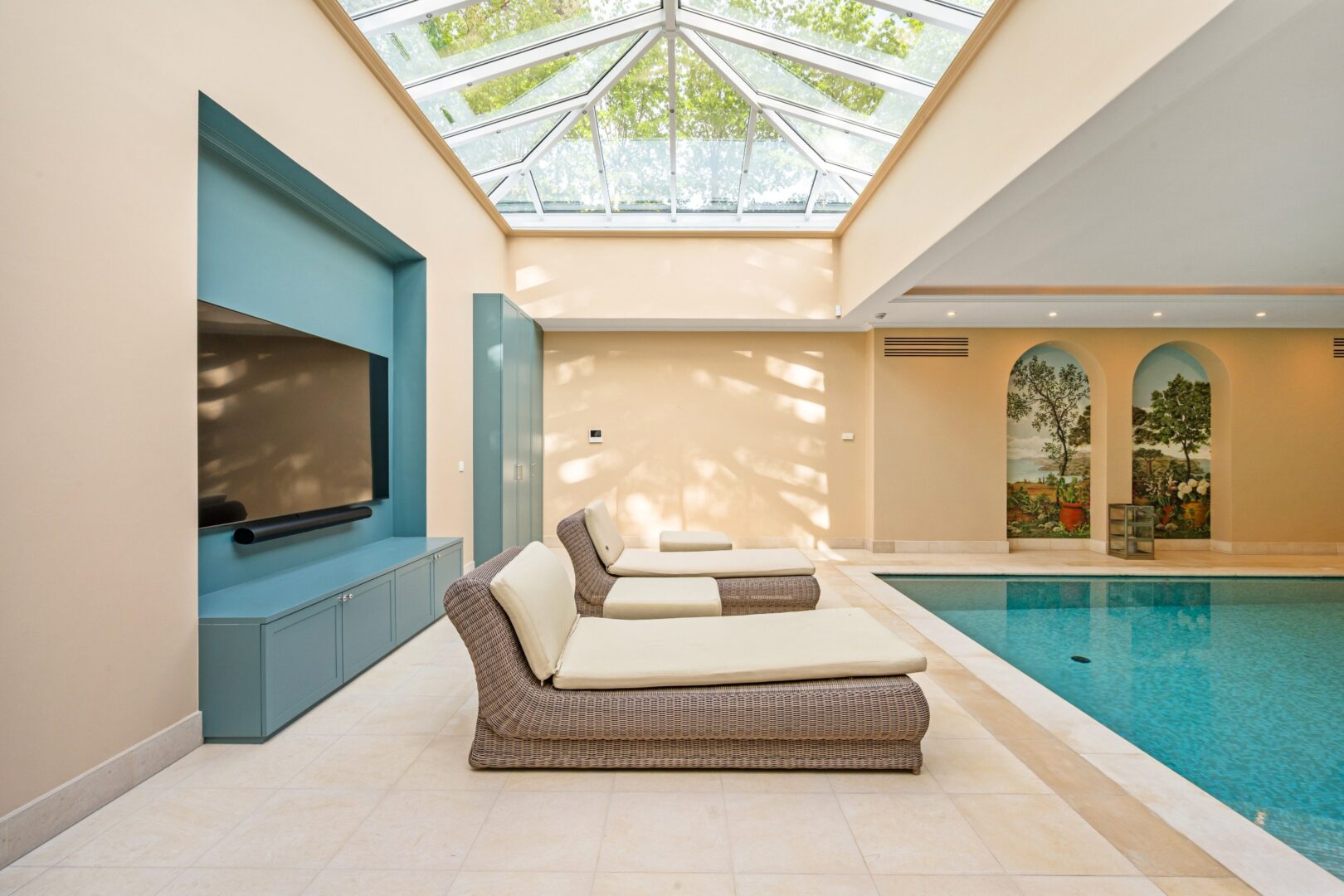 8 Bedroom Villa/Townhouse's Image 14