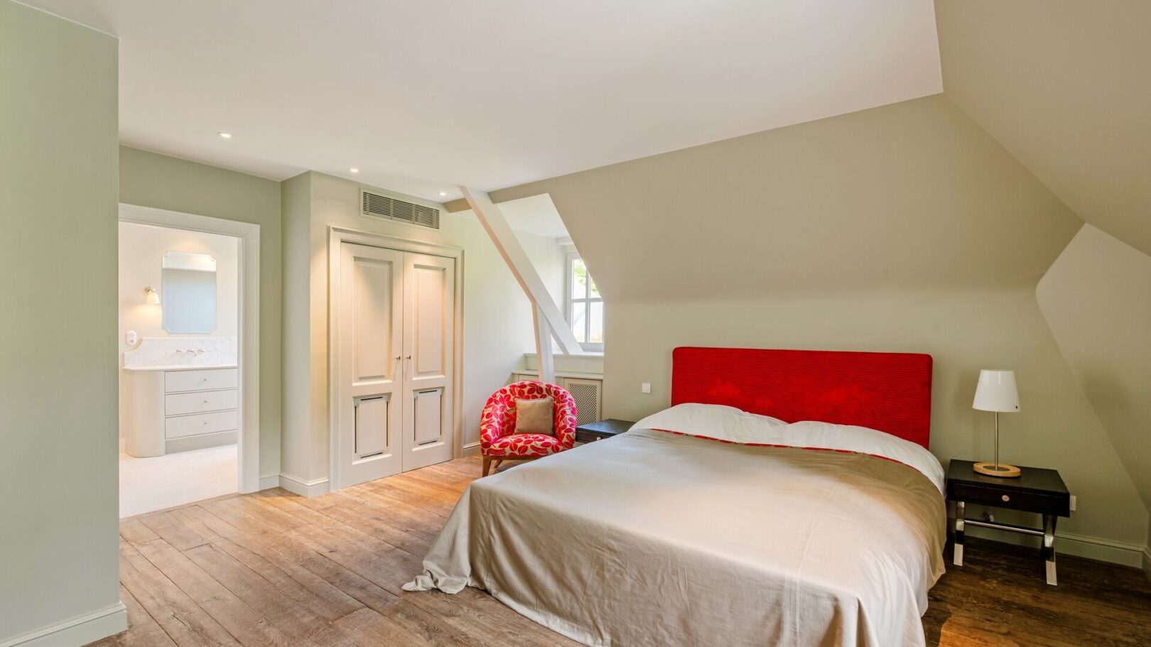 8 Bedroom Villa/Townhouse's Image 29