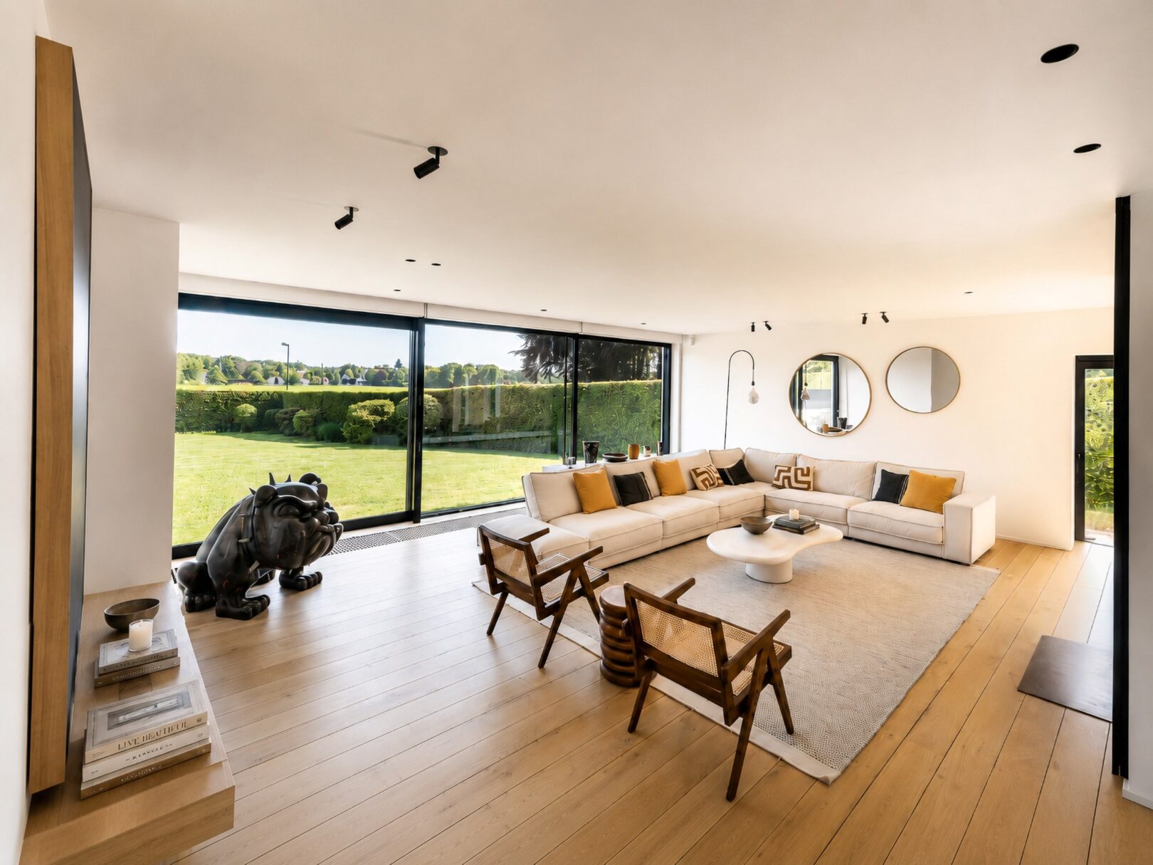 5 Bedroom Villa/Townhouse's Image 3