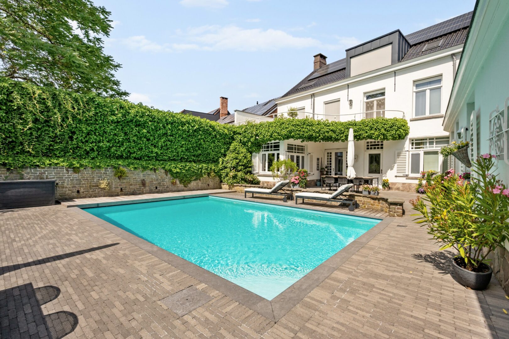8 Bedroom Villa/Townhouse's Image 21
