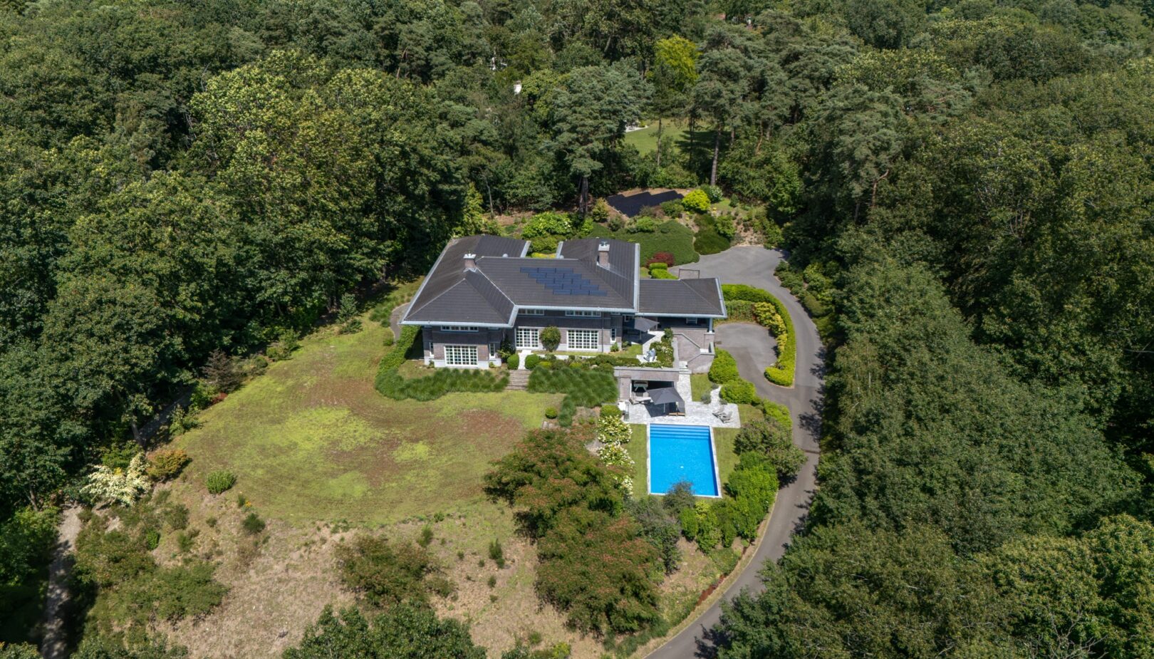 6 Bedroom Villa/Townhouse's Image 31